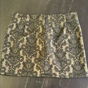 Green skirt with pattern size small